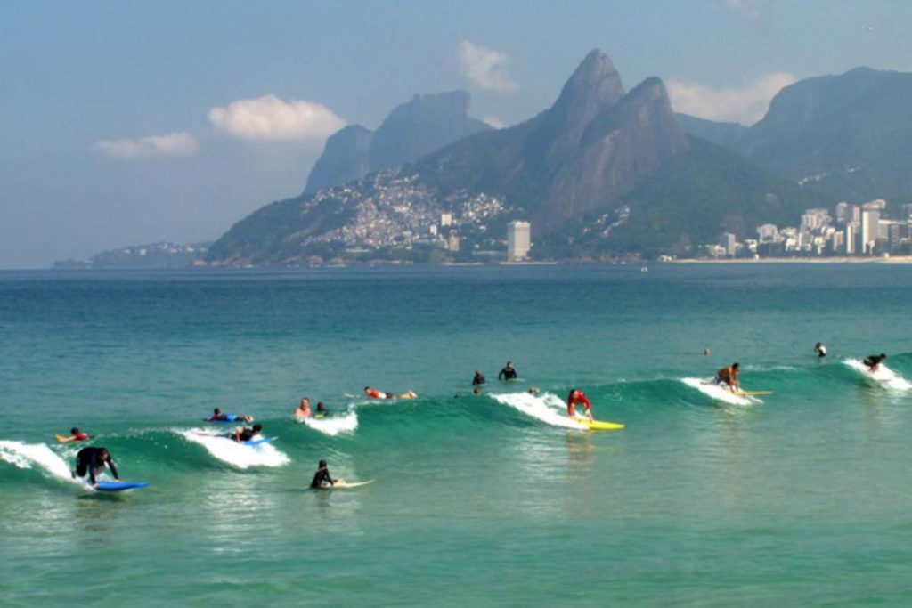 Ipanema, uma das 5 Praias do Brasil mais Procurada pelos amantes do Surf.
